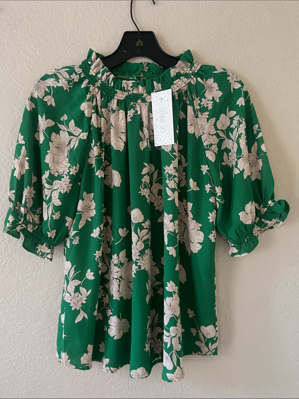 2/$20 Sale* Beautiful green blouse with floral print, size S, by Sienna Sky. NWT - Picture 4 of 16